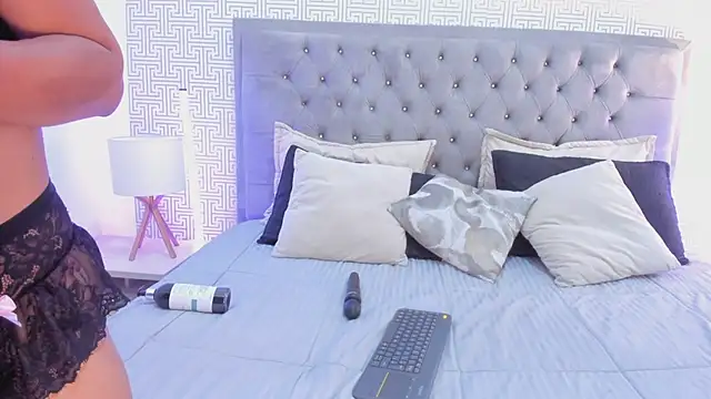 Alexa Wiild online show from April 2026 04:03:02 AM