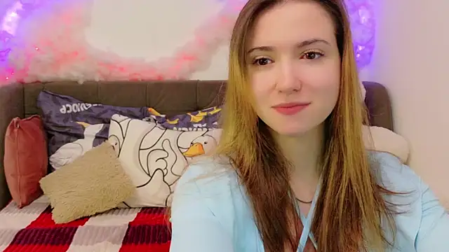 Snapshot of LeenMoonie chatting on May 2026 05:37:01 AM LeenMoonie online show from May 2026 05:37:01 AM