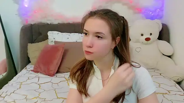 Snapshot of LeenMoonie chatting on June 2026 04:20:01 PM LeenMoonie online show from June 2026 04:20:01 PM