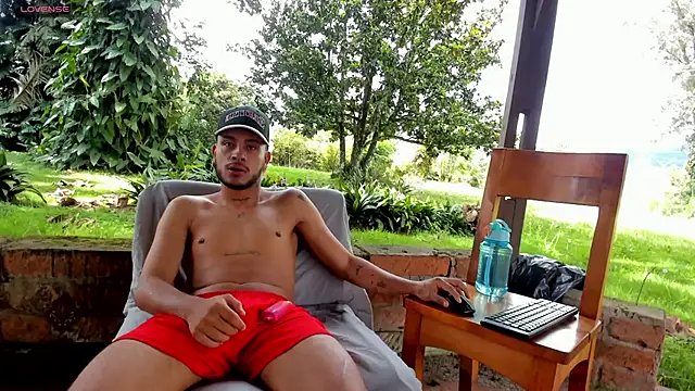 Snapshot of DilanAndres chatting on April 2026 03:19:02 PM DilanAndres online show from April 2026 03:19:02 PM