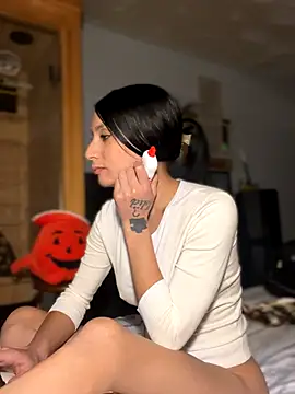 Snapshot of FerrariFrench chatting on October 2025 06:35:02 AM FerrariFrench online show from October 2025 06:35:02 AM