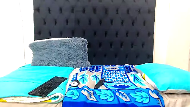 Snapshot of Dark_Slim_Thick chatting on April 2026 07:05:02 PM Dark Slim Thick online show from April 2026 07:05:02 PM