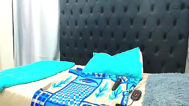 Snapshot of Dark_Slim_Thick chatting on April 2026 12:02:01 AM Dark Slim Thick online show from April 2026 12:02:01 AM
