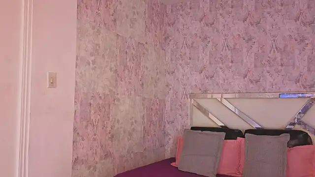 april summer  online show from April 2026 07:53:01 PM