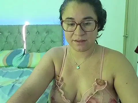 estrellajunior online show from May 2026 11:48:02 AM