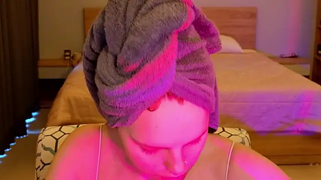 mollybossy online show from April 2026 12:08:02 AM