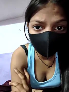 maahi213 online show from May 2026 05:18:01 PM