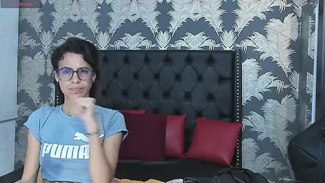 Emily Lopera online show from June 2026 01:28:02 PM