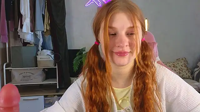 Snapshot of GoldenSunBunny chatting on May 2026 11:15:01 AM GoldenSunBunny online show from May 2026 11:15:01 AM