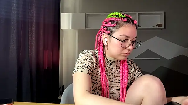 Snapshot of KlairRoms chatting on March 2026 08:07:01 AM KlairRoms online show from March 2026 08:07:01 AM