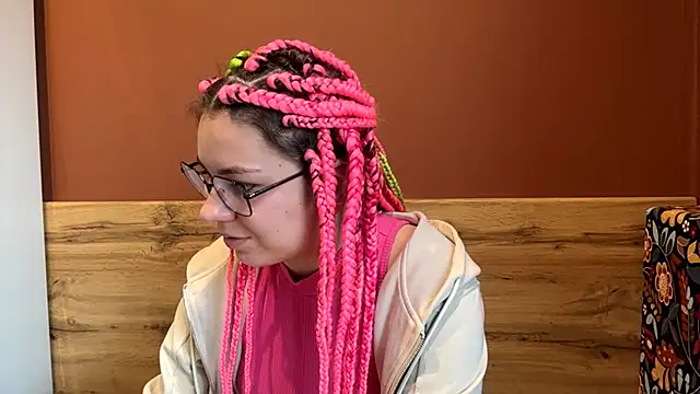 Snapshot of KlairRoms chatting on March 2026 04:06:02 AM KlairRoms online show from March 2026 04:06:02 AM