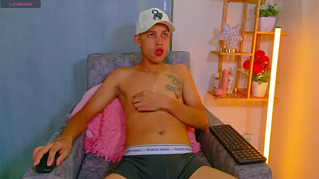 Noirvynn online show from April 2026 12:11:02 AM