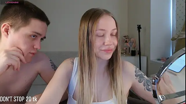Snapshot of MikeXEmilia chatting on May 2026 05:01:02 AM MikeXEmilia online show from May 2026 05:01:02 AM