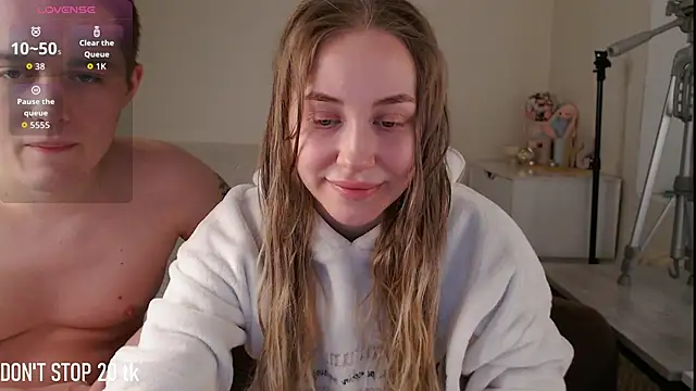 Snapshot of MikeXEmilia chatting on May 2026 05:24:01 AM MikeXEmilia online show from May 2026 05:24:01 AM
