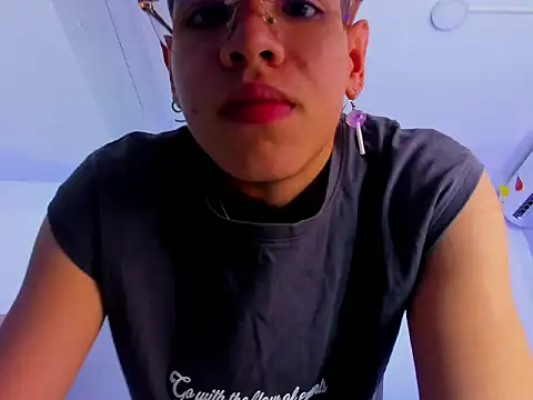 Bennet-Grayy online show from May 2026 04:40:01 AM