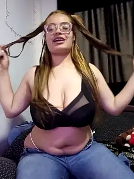 Snapshot of annie_yin1 chatting on April 2026 06:35:01 PM annie yin1 online show from April 2026 06:35:01 PM