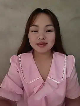 Snapshot of Mina_xYx chatting on May 2026 04:07:02 AM Mina xYx online show from May 2026 04:07:02 AM