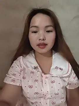 Snapshot of Mina_xYx chatting on May 2026 08:54:01 AM Mina xYx online show from May 2026 08:54:01 AM