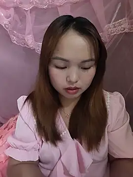 Snapshot of Mina_xYx chatting on June 2026 04:45:01 AM Mina xYx online show from June 2026 04:45:01 AM