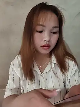 Snapshot of Mina_xYx chatting on June 2026 04:35:01 AM Mina xYx online show from June 2026 04:35:01 AM