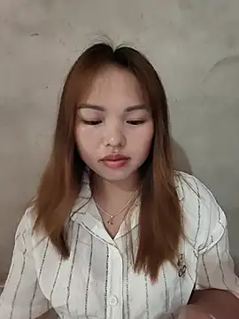 Snapshot of Mina_xYx chatting on June 2026 10:09:01 AM Mina xYx online show from June 2026 10:09:01 AM