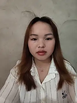 Snapshot of Mina_xYx chatting on June 2026 03:37:02 AM Mina xYx online show from June 2026 03:37:02 AM