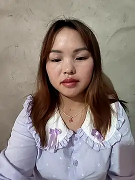 Snapshot of Mina_xYx chatting on June 2026 04:17:01 AM Mina xYx online show from June 2026 04:17:01 AM