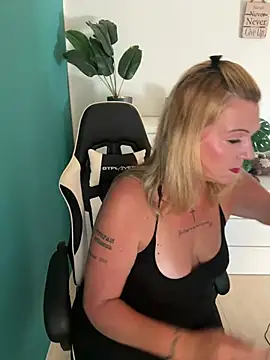 SuesseAurelie1 online show from June 2026 04:11:01 PM