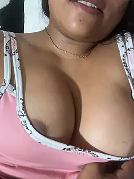 Snapshot of yuliana056 chatting on March 2026 05:44:02 AM yuliana056 online show from March 2026 05:44:02 AM