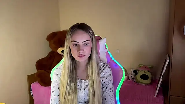 Snapshot of TiannaJedziniak chatting on March 2026 03:26:01 PM TiannaJedziniak online show from March 2026 03:26:01 PM