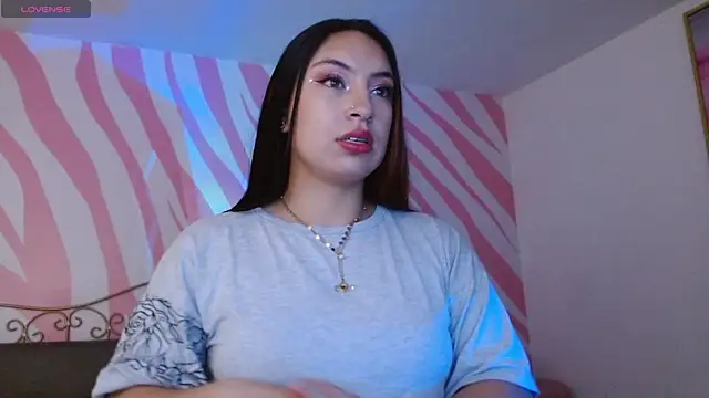 Snapshot of Scarlet_queen4 chatting on May 2026 01:05:02 PM Scarlet queen4 online show from May 2026 01:05:02 PM