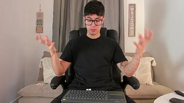 Snapshot of etham_wolf1 chatting on March 2026 05:41:02 PM etham wolf1 online show from March 2026 05:41:02 PM