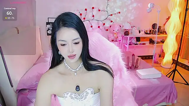 Snapshot of Evelyn-007 chatting on August 2026 07:51:02 AM Evelyn-007 online show from August 2026 07:51:02 AM