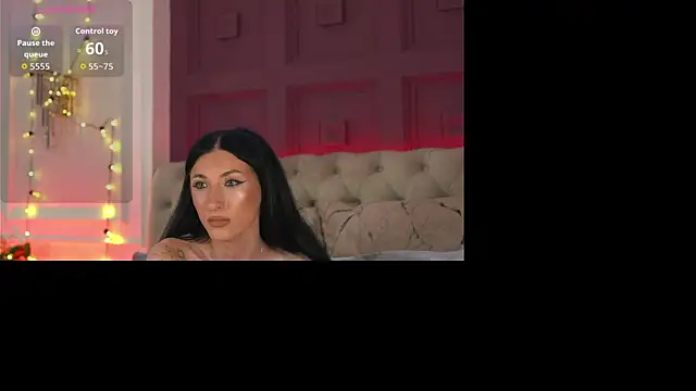 Snapshot of EllieJules chatting on July 2026 04:04:02 AM EllieJules online show from July 2026 04:04:02 AM