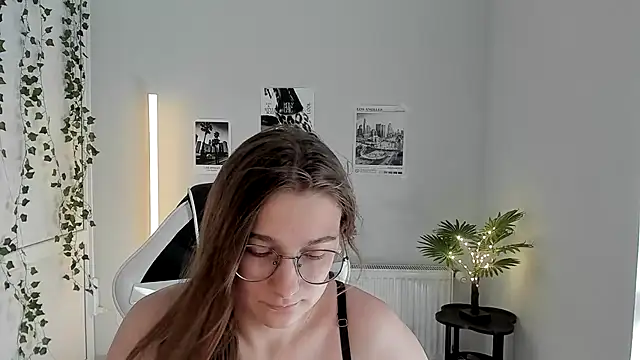Mia kristal online show from July 2026 07:36:01 AM
