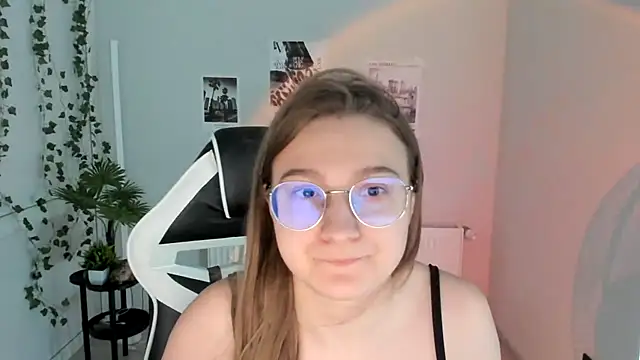 Mia kristal online show from August 2026 12:40:01 PM