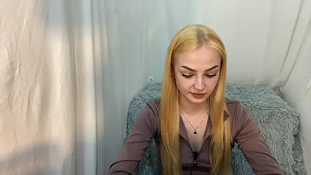 Snapshot of EvaKapnist chatting on April 2026 08:25:02 PM EvaKapnist online show from April 2026 08:25:02 PM