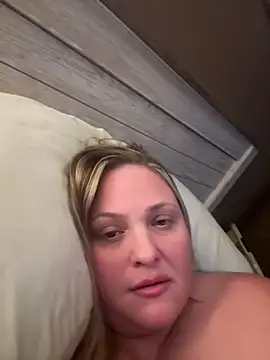 Snapshot of 1SexyQueen chatting on June 2026 04:15:01 AM 1SexyQueen online show from June 2026 04:15:01 AM