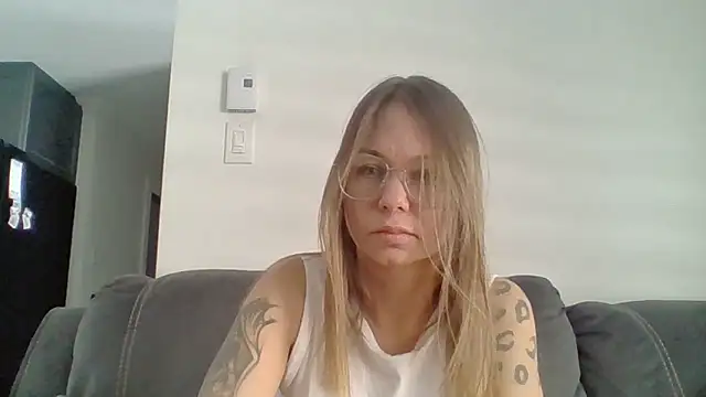 Snapshot of Couple_qc chatting on March 2026 06:00:01 PM Couple qc online show from March 2026 06:00:01 PM