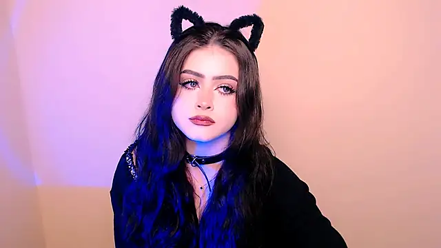 Snapshot of _LunnaBelle_ chatting on May 2026 10:28:01 PM LunnaBelle online show from May 2026 10:28:01 PM