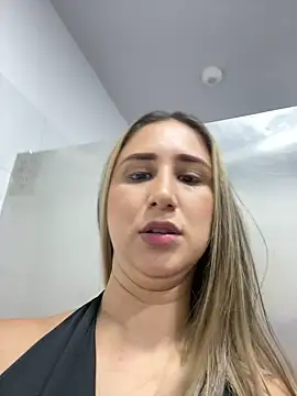 Snapshot of VictoriaWhitmore chatting on April 2026 02:29:02 PM VictoriaWhitmore online show from April 2026 02:29:02 PM