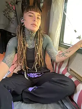HornyHippy1 online show from April 2026 12:00:01 PM
