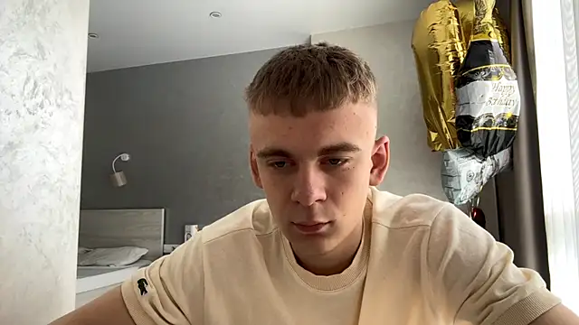 Snapshot of SoloFury chatting on June 2026 07:11:02 AM SoloFury online show from June 2026 07:11:02 AM