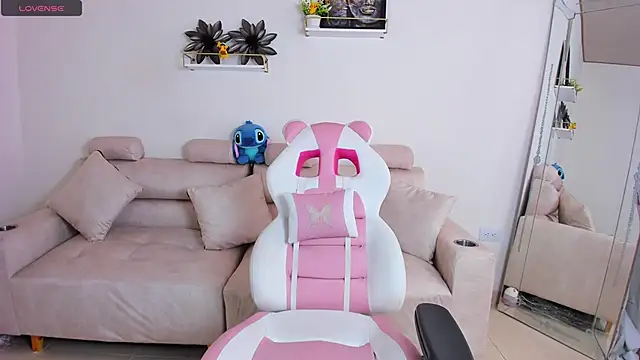 april smiith1 online show from May 2026 12:13:02 PM