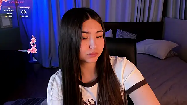 Snapshot of IceIcebabe_ chatting on May 2026 01:03:01 AM IceIcebabe online show from May 2026 01:03:01 AM
