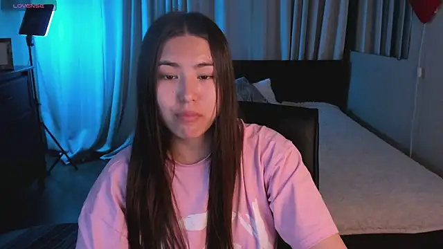 Snapshot of IceIcebabe_ chatting on June 2026 01:04:02 AM IceIcebabe online show from June 2026 01:04:02 AM