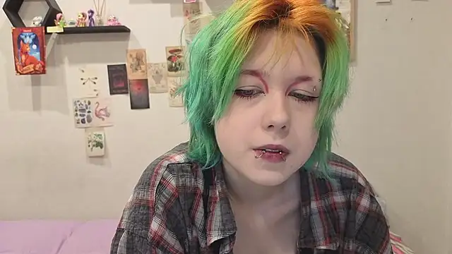 Snapshot of LittleKittenStar chatting on May 2026 06:09:01 PM LittleKittenStar online show from May 2026 06:09:01 PM