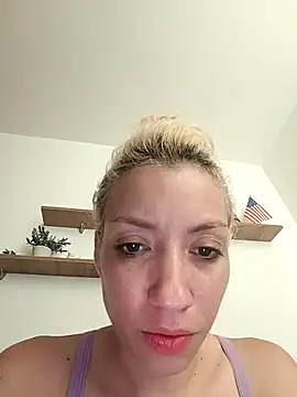 Snapshot of CharlotteLoren chatting on May 2026 09:21:01 PM CharlotteLoren online show from May 2026 09:21:01 PM