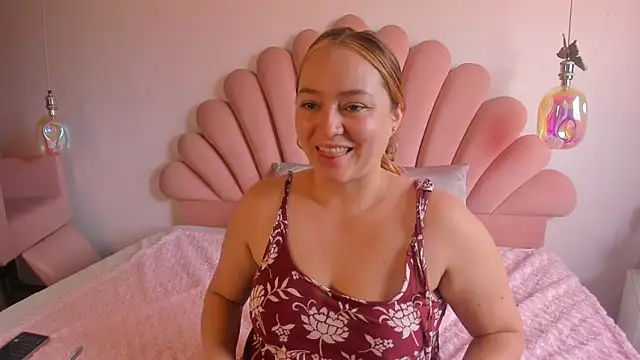 Snapshot of SabrinaVantress chatting on May 2026 08:47:02 PM SabrinaVantress online show from May 2026 08:47:02 PM