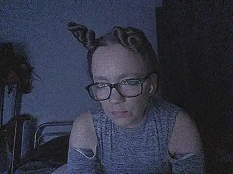 LizzieZ1975 online show from May 2026 12:49:01 AM